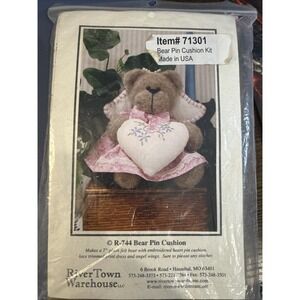 VTG Felt Bear & Heart Pin Cushion Craft Kit River Town Warehouse USA Made NOS
